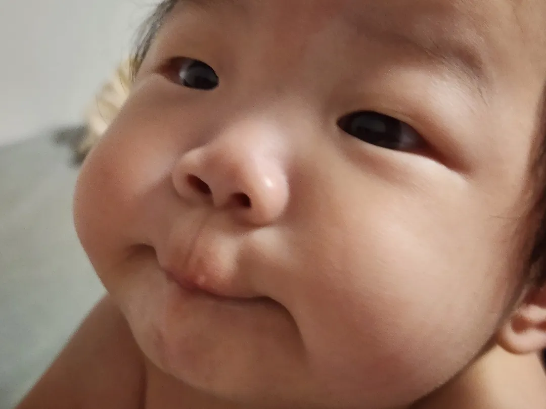 아기가 자꾸 입을 이렇게 오무리는데 이가 나려고 이러는걸까요?