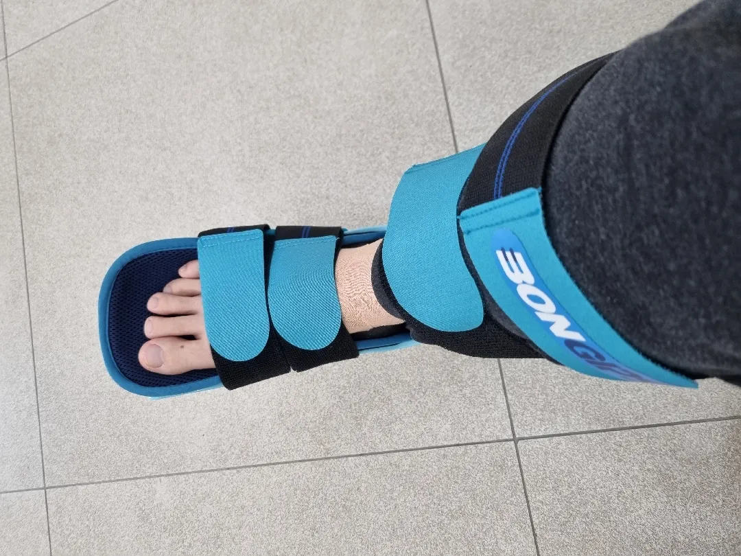 아가안은 상태에서 발헛디뎌 넘어졌어요😭