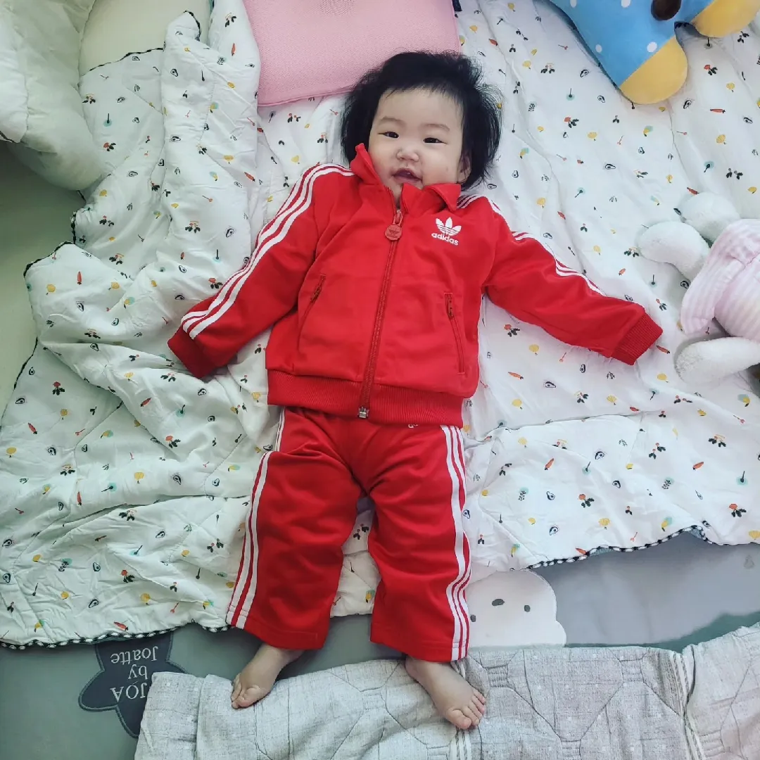 빨간 추리닝 컨셉 서린입니다 ㅎ
