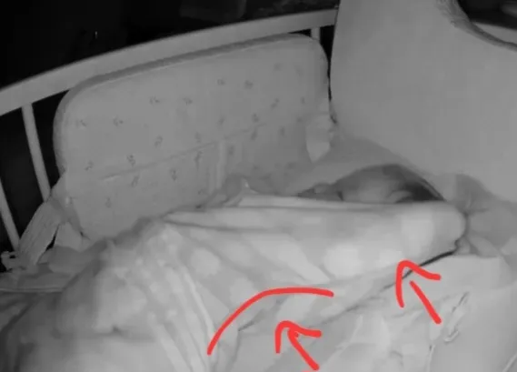 밤잠 중 뒤집기 연습??? 성장통???