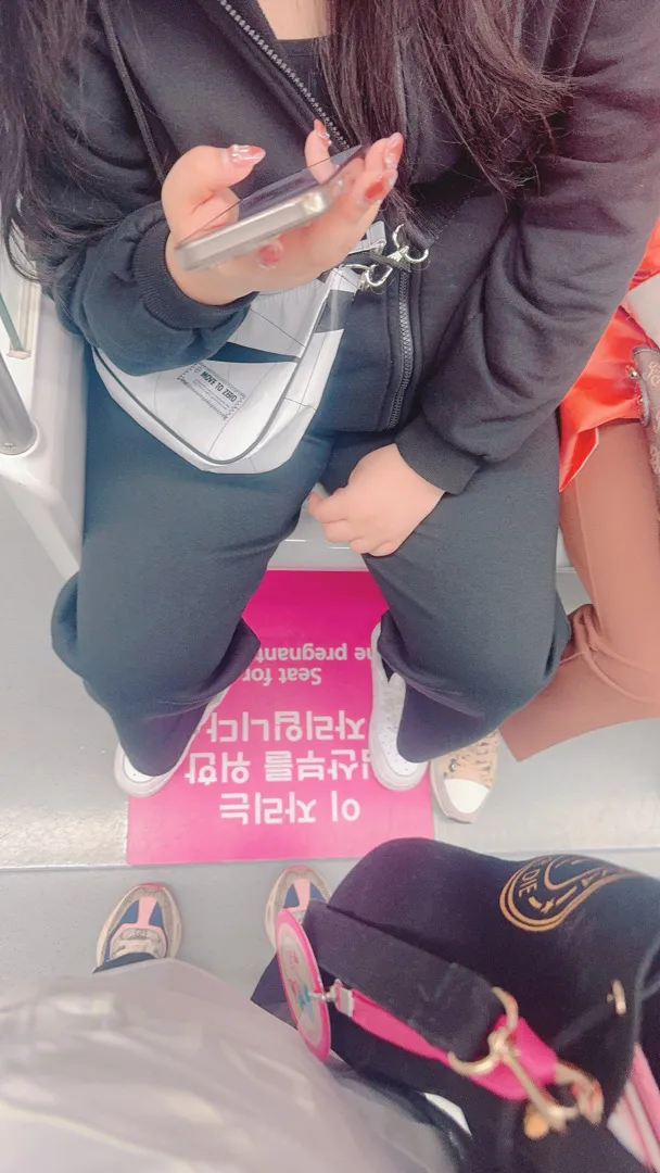 임산부는 오늘도 서 있네요