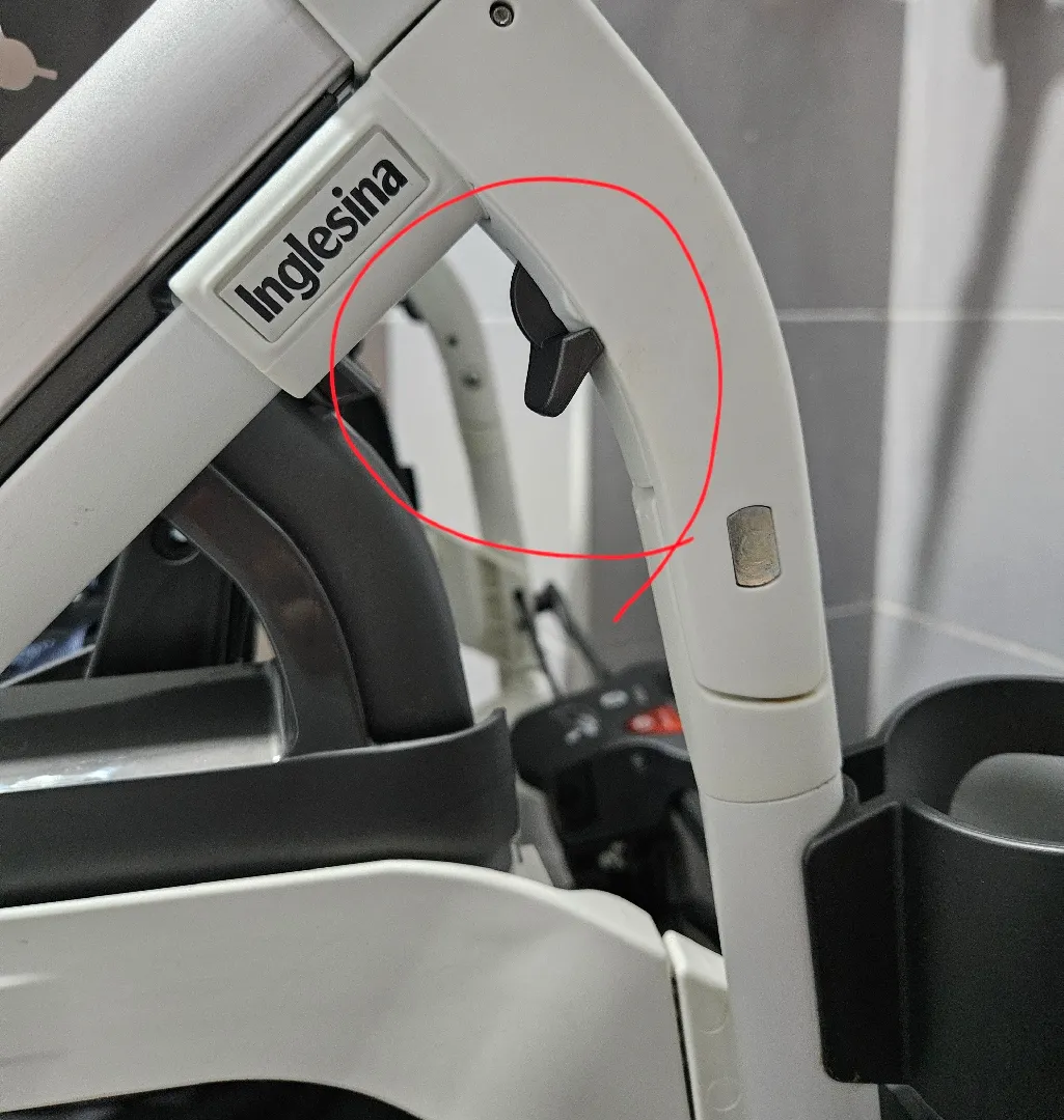 잉글레시나 트릴로지 유모차 양옆에 이거 뭔지 아시나요??