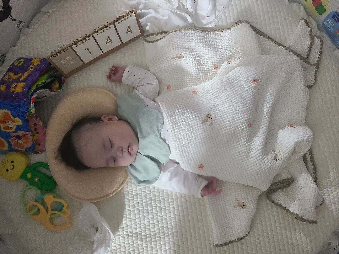 144일째 완벽하게 뒤집기 성공😍😍👏👏👍👍