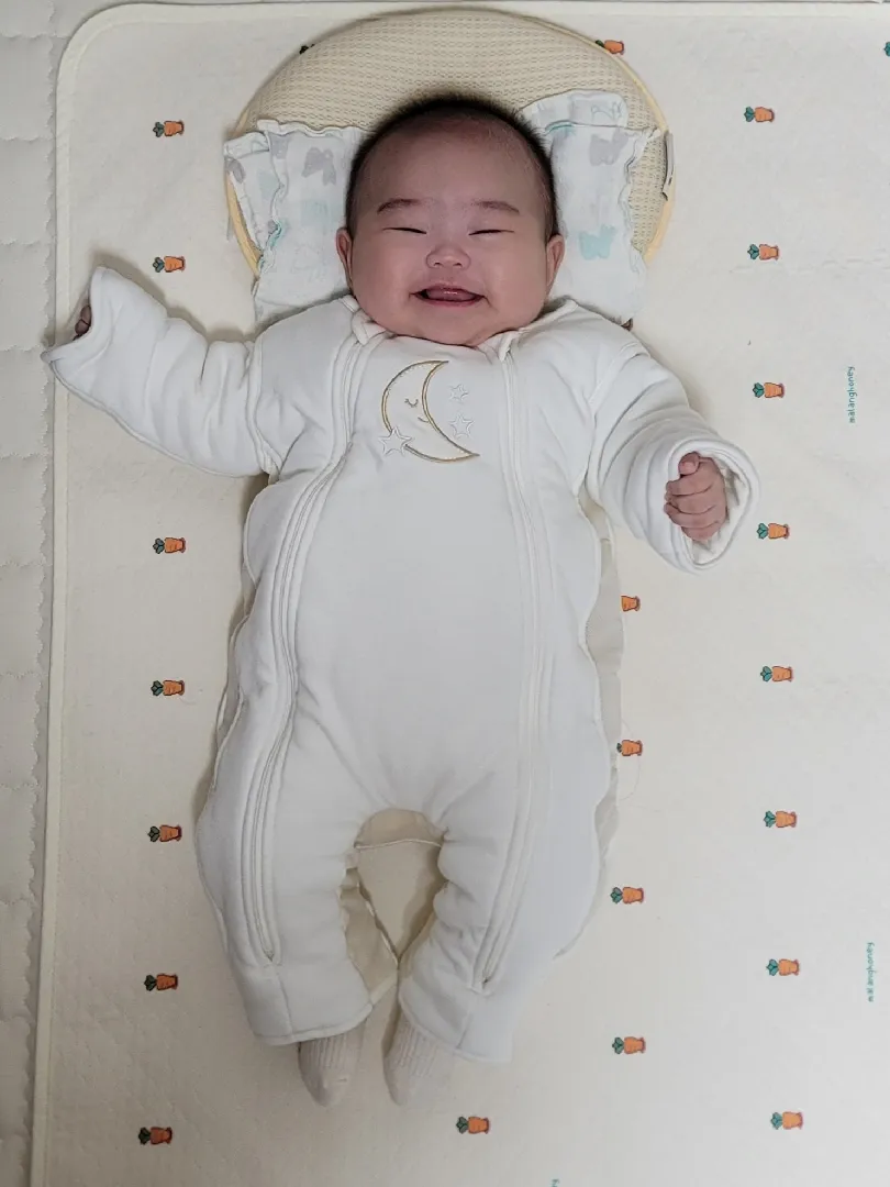 아래 모로반사하는 아가들 어떻게 자냐고 물어보셔서!!