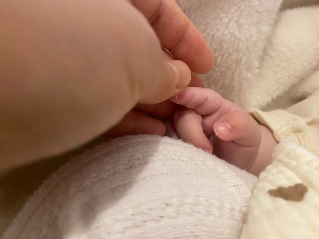 아기 손까짐 이게 뭘까용?ㅠ