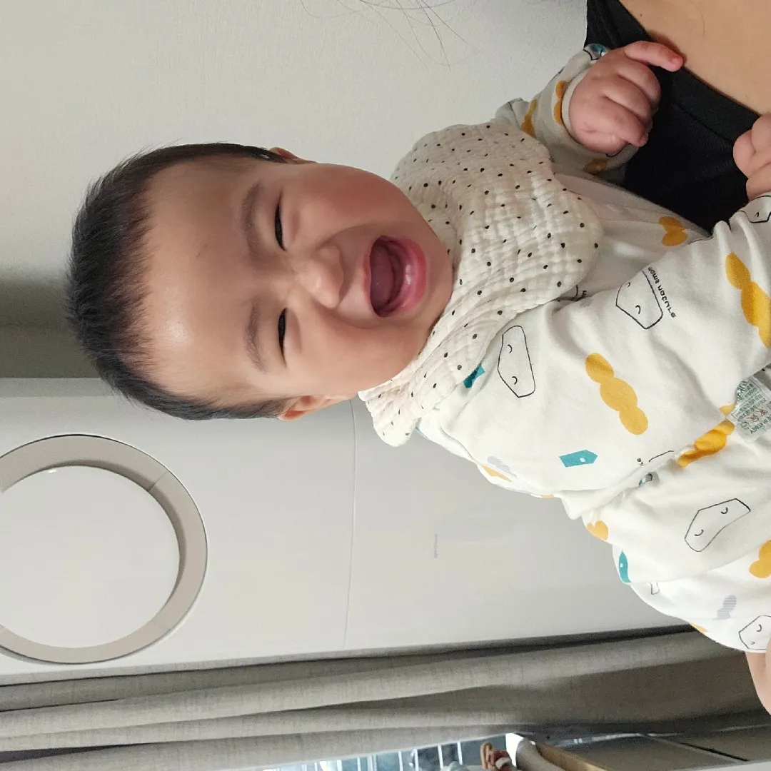 217일 아기.... 못기어다녀요...