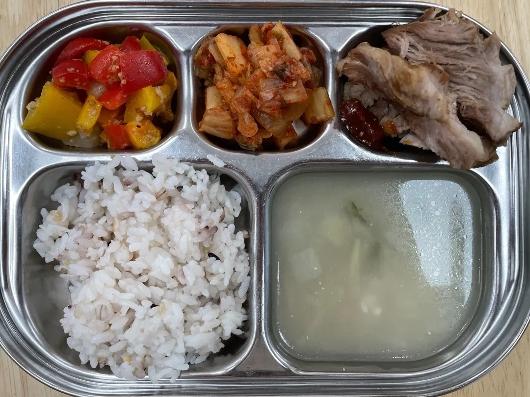 어린이집 급식(?)먹는 아가 있나요?
