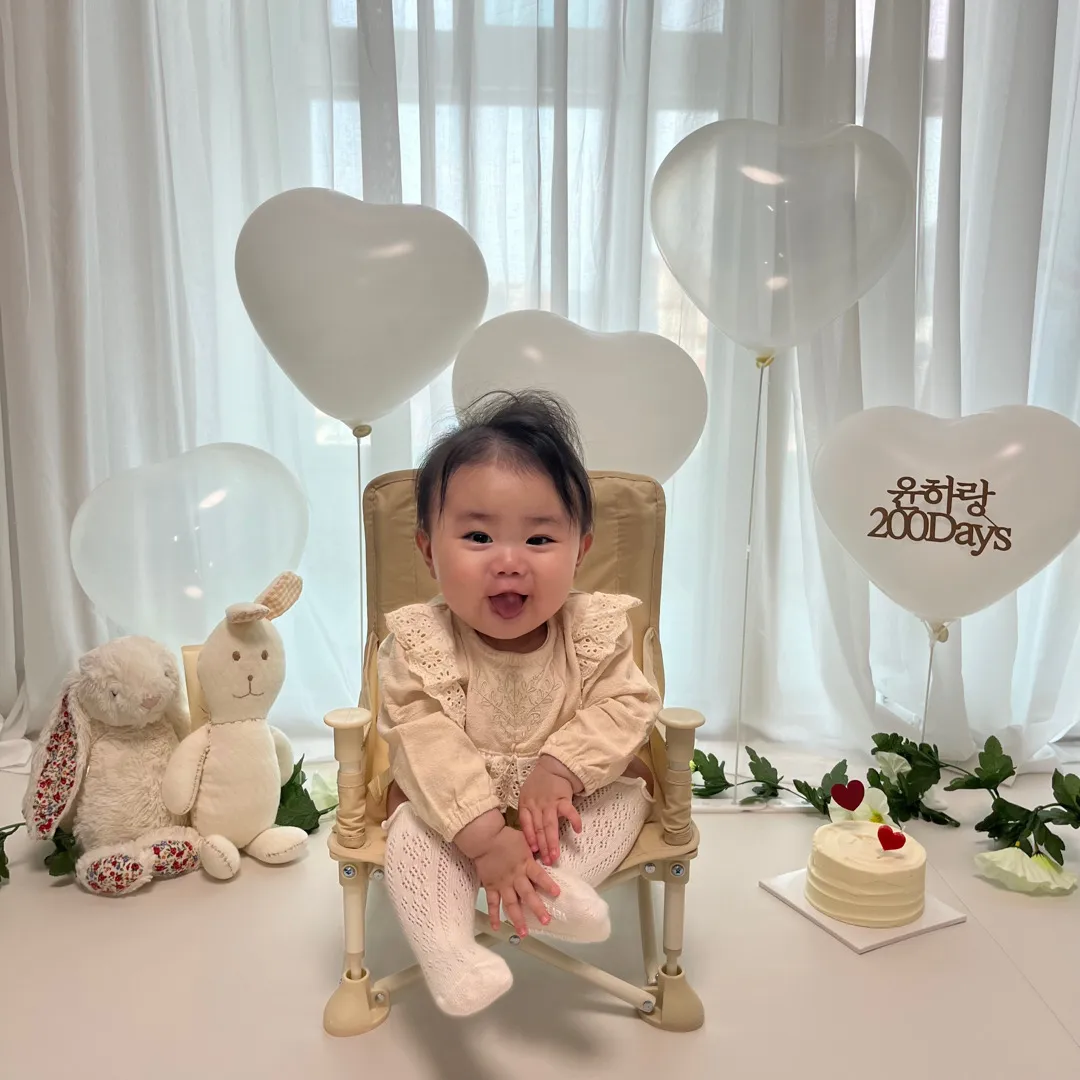 집에서 찍은 울아가 200일 사진 자랑해요!!