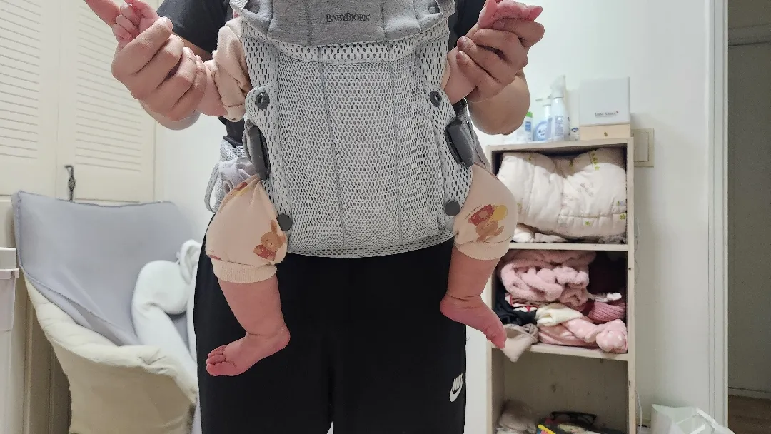 베이비뵨 앞보기 아기띠 이렇게 차는거 맞나요?