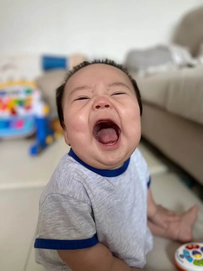 미소만 짓는 아기 있나요?😭