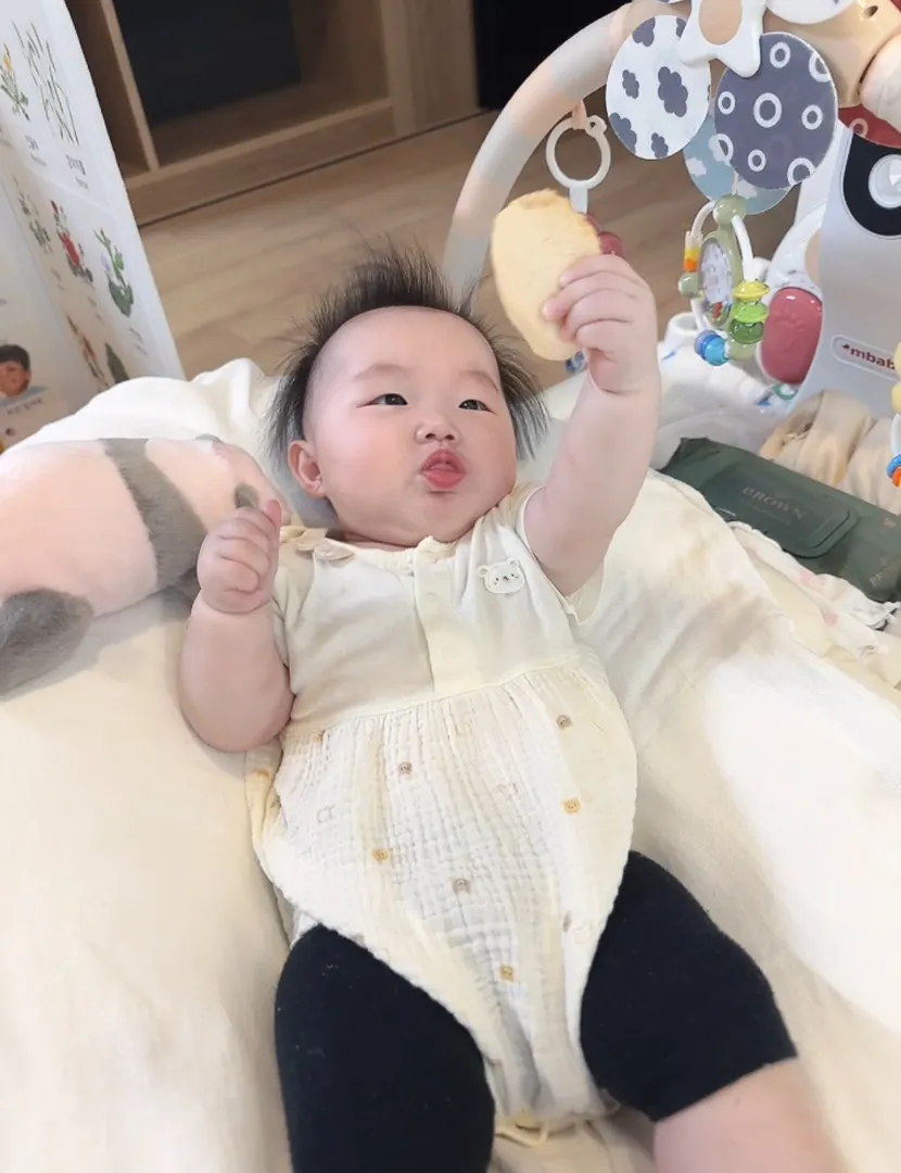 첫 떡뻥😍