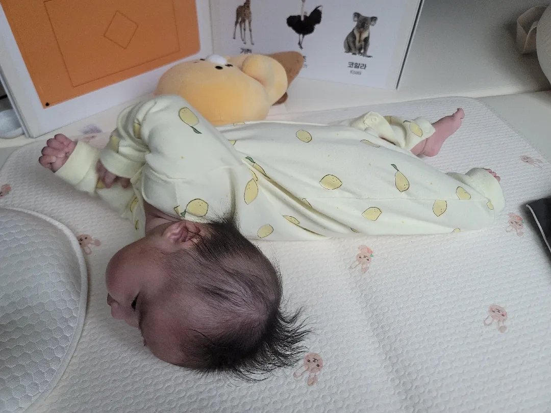 지금 뒤집은 아가들도 전에 이랬을까요???