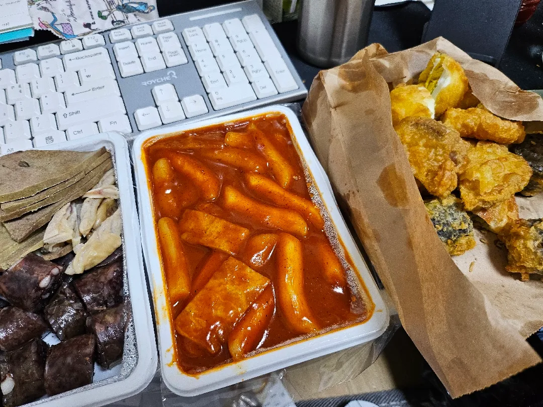 육퇴는 역시 분식이죠,,,,😋