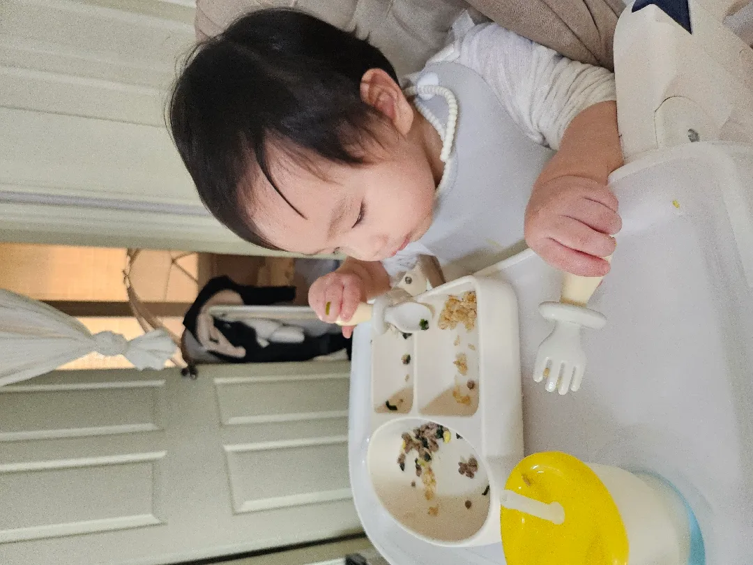 베동분들 아기들은 스스로 잘 먹나유 😅