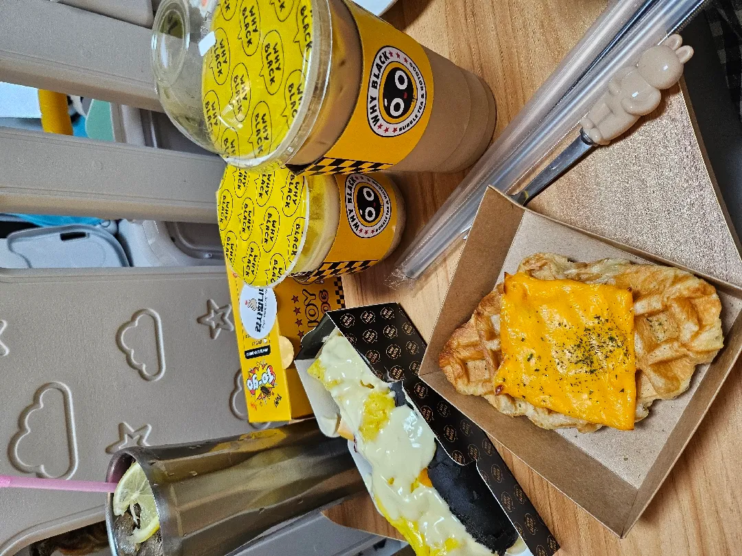 오늘도 힘든 육아.. 카페인부터..😭