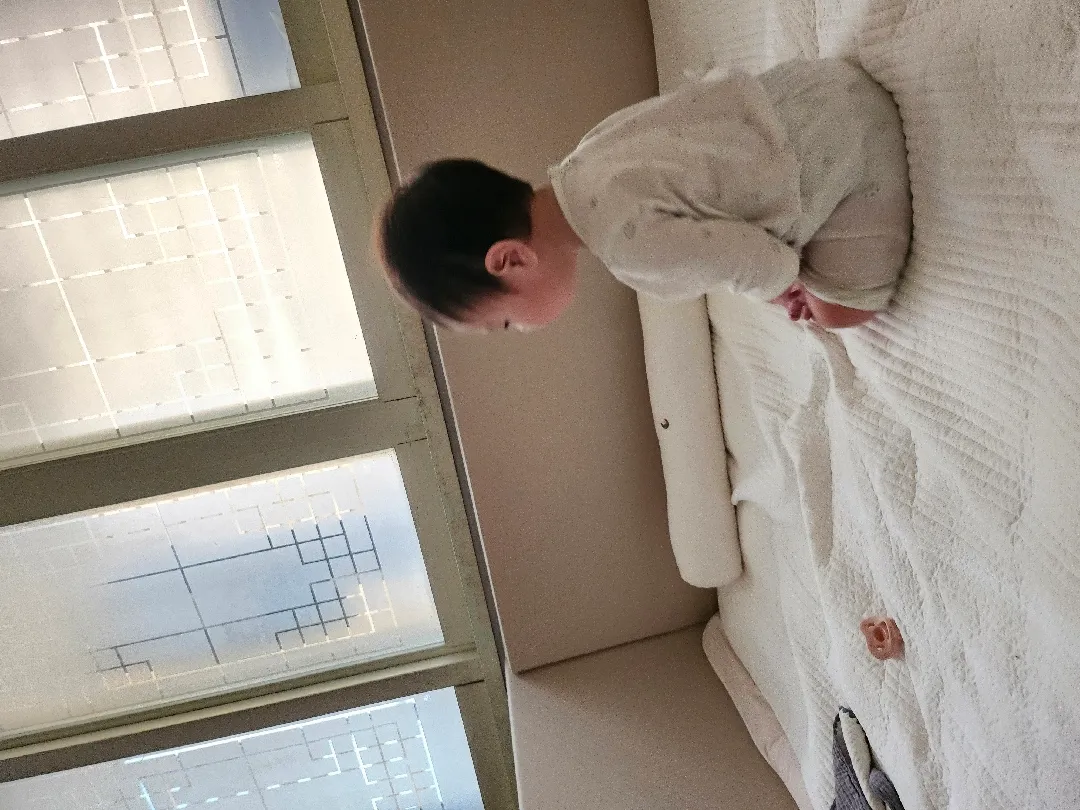 오전에 지 혼자 일어나서 꿍얼거리는 가온씌...