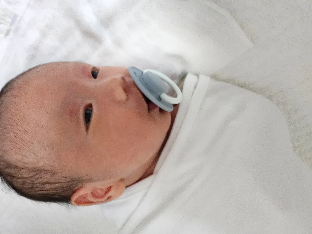 쪽쪽이 물려봤는데 원래 물면 다시 잠들고 이런게 아닌거죠,,?