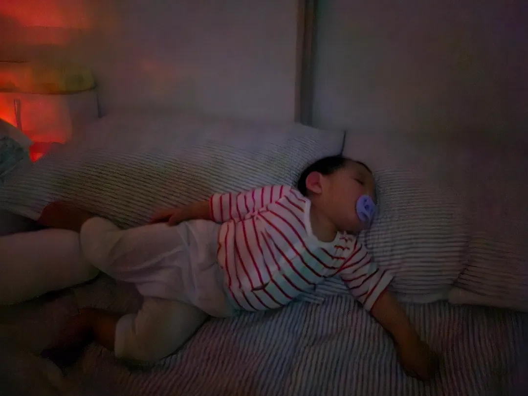 즈히 가오니처럼 엄마베개 좋아하는 아기 있나요?ㅠㅠㅠ