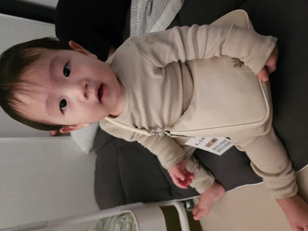 베동분들 아기도 기저귀갈 때 가만히 안있는거죵,,,ㅠ?