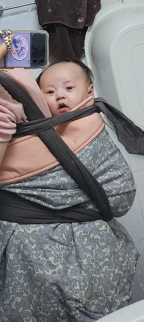 우리 아저씨 포대기 묶어놓은 것 좀 보세요🤣