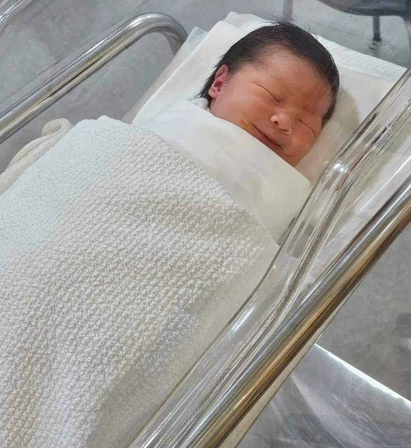 제왕3일차 애기 보조개 있네요?!