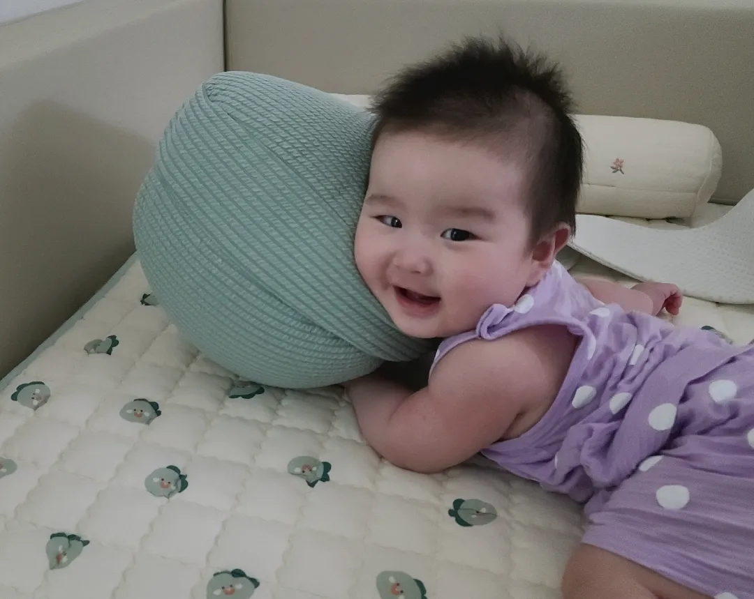 엄마를 아직 모르는 아기?