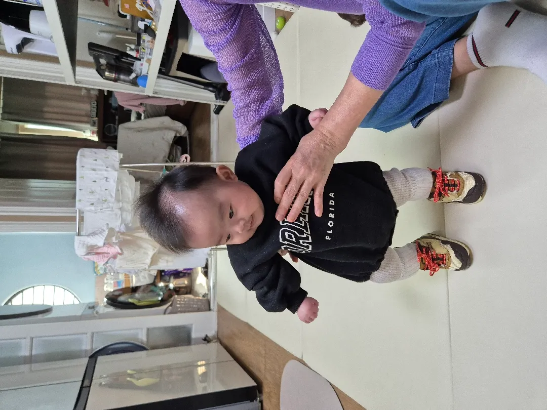첫 신발개시!!!👟👟🤍