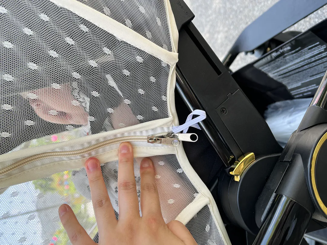 유모차 모기장 빈틈이생겨서요