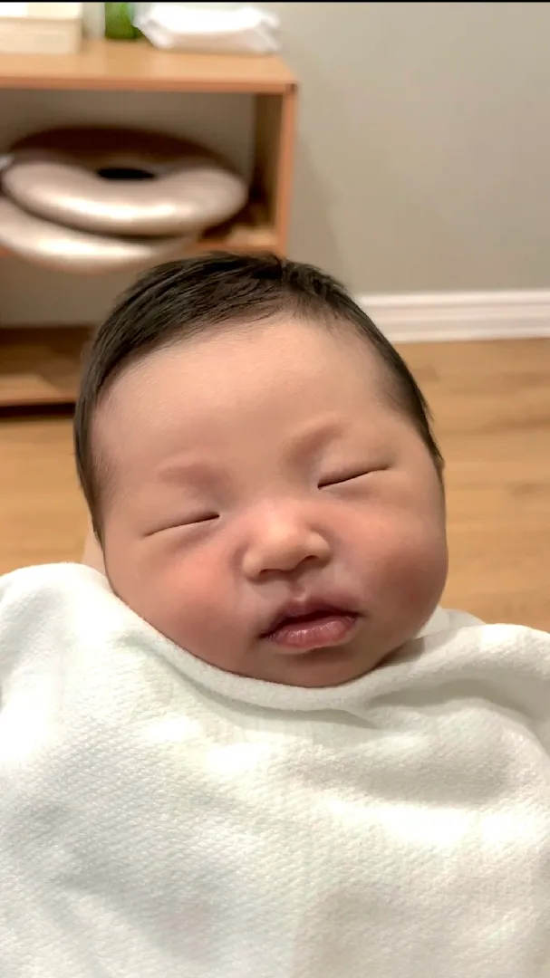 모유랑분유 잘드시고 주무시는 우리딸랑구