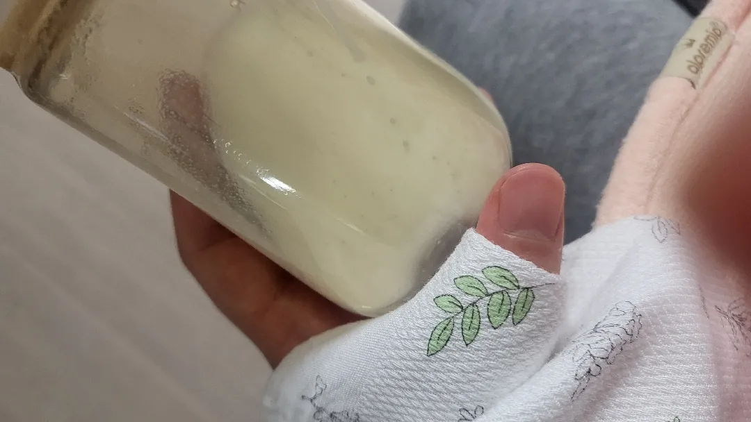 젖병에 작은 알갱이.. 분유 덜 녹은걸까요?