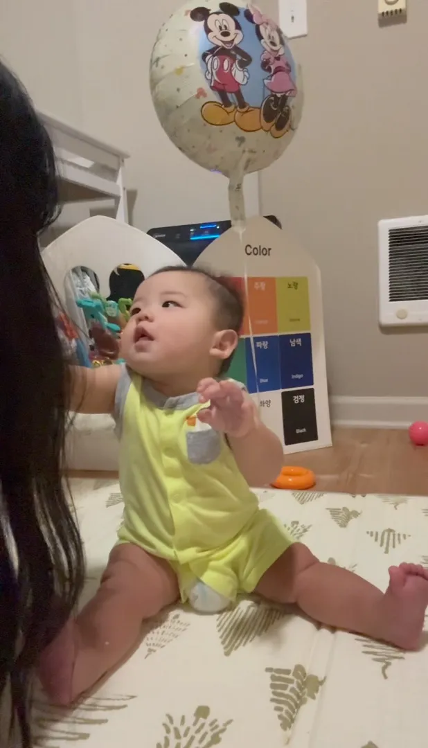 엄마 아~ 하면 까까 나눠주는 금이 ㅠㅠ💜