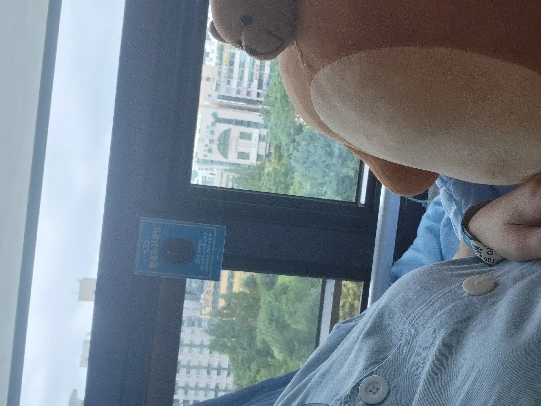 병원에 신랑하고 있네요😁