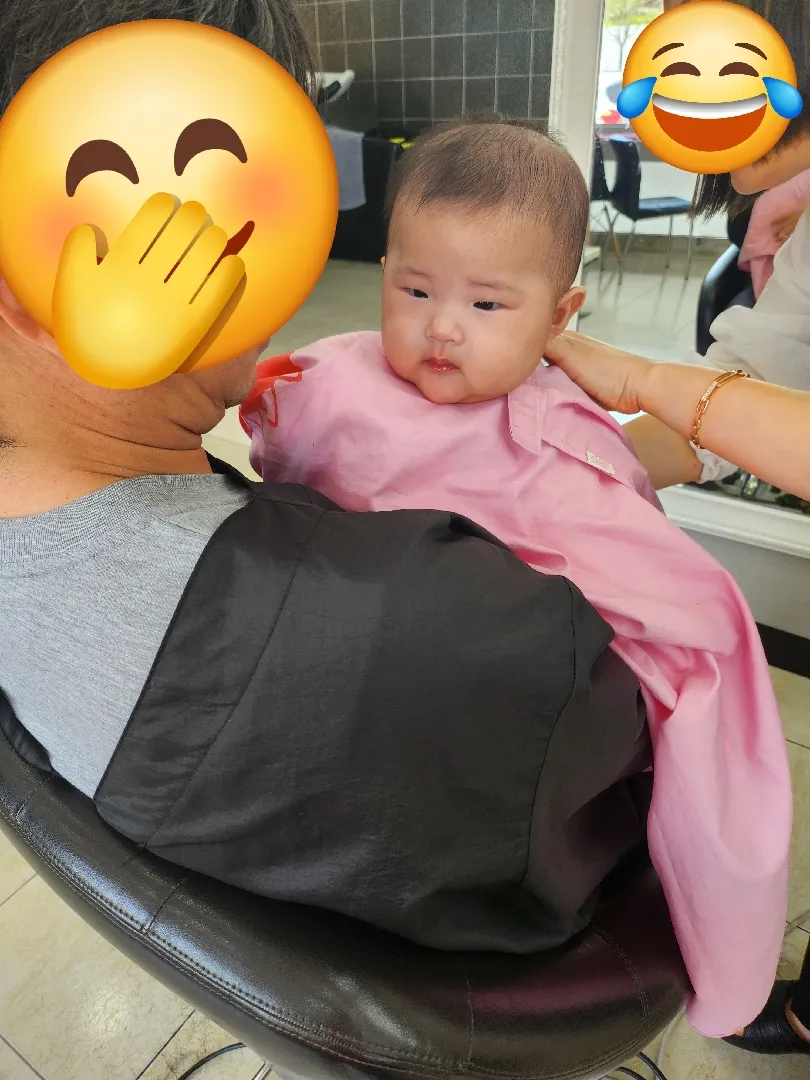 아영이는 머리 자르러와써용~~~~