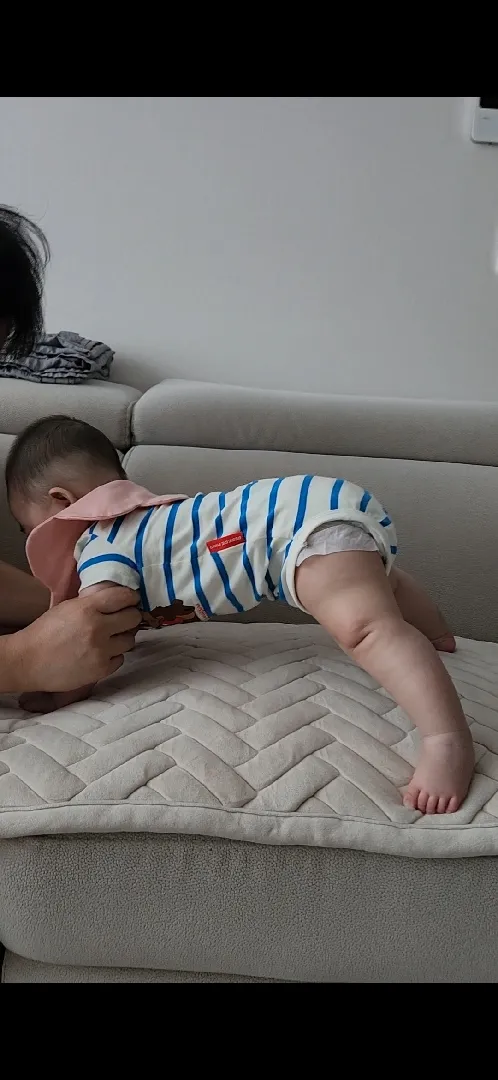 엉덩이를 막 들어버리네요 ㅎㅎ