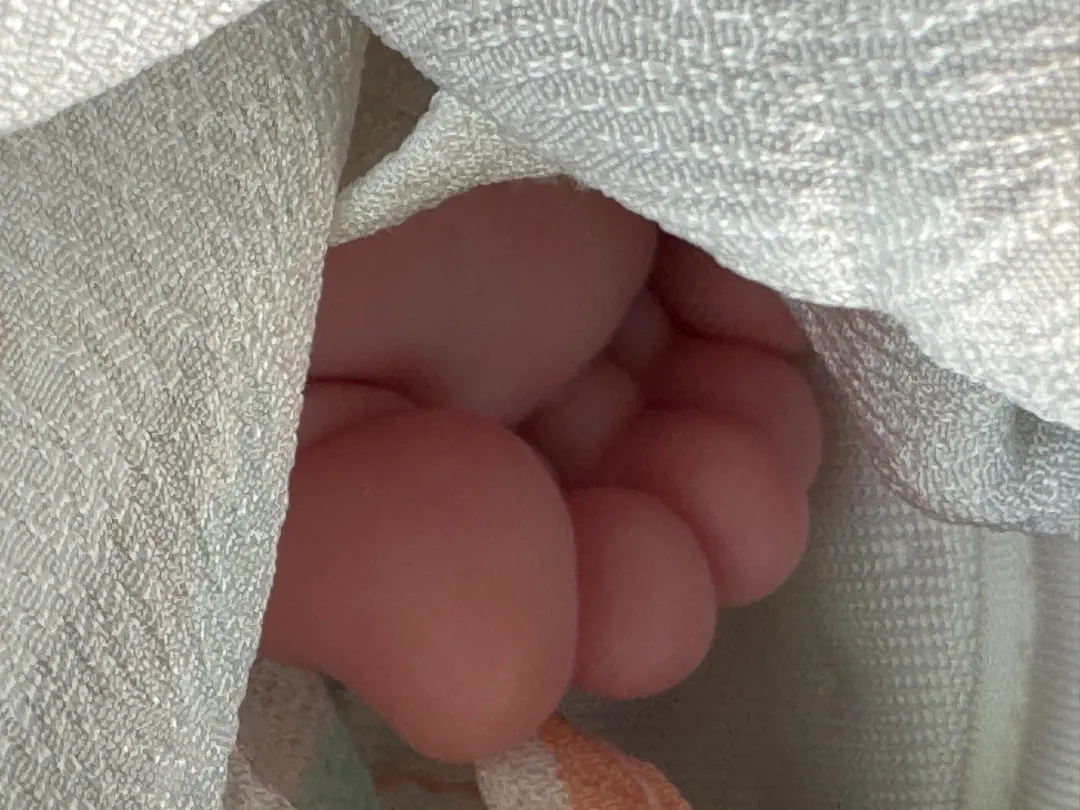 다들 엄지발가락 까졌나요?
