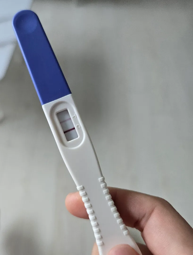 스마일 임신테스트기...두줄로 보이는데..임신맞을까요?