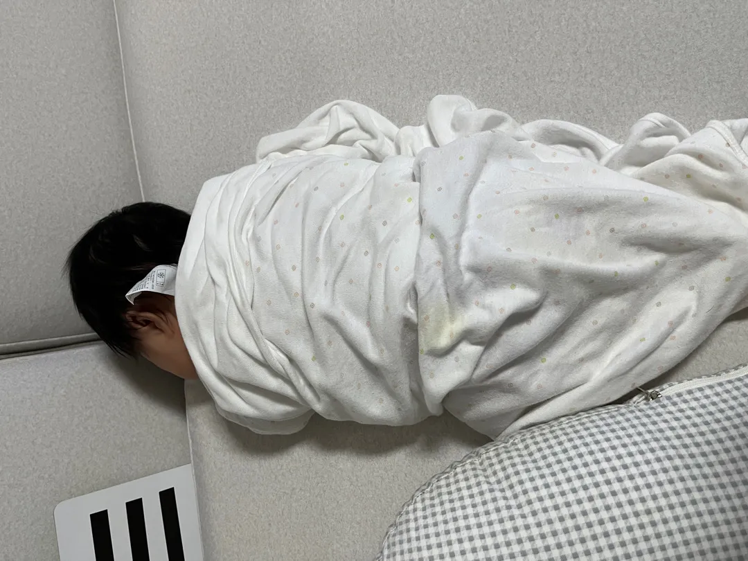35일된 아기 뒤집기 하는거 맞나요..??
