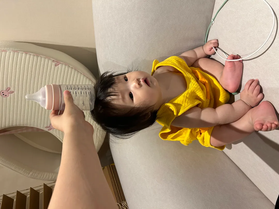 수아 다시 분유 도전하고 있어요!
