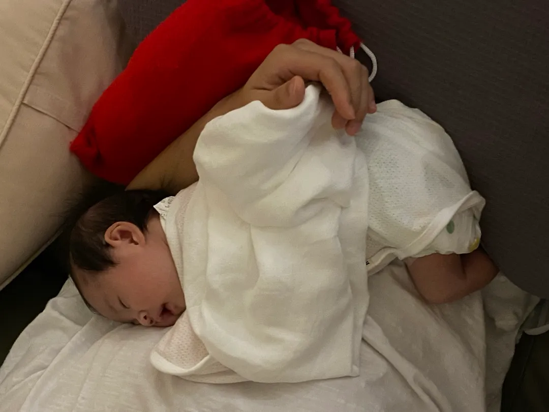 아기 엎드려서 재우는거 괜찮나요?