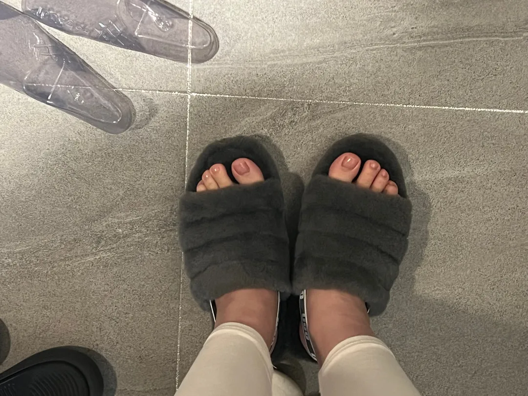발이 퉁퉁 붓길래 슬리퍼 샀슴다!!