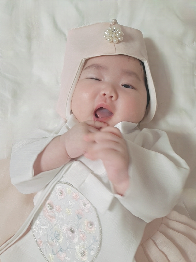 아기가... 자꾸힘주며 짜증을....ㅠ