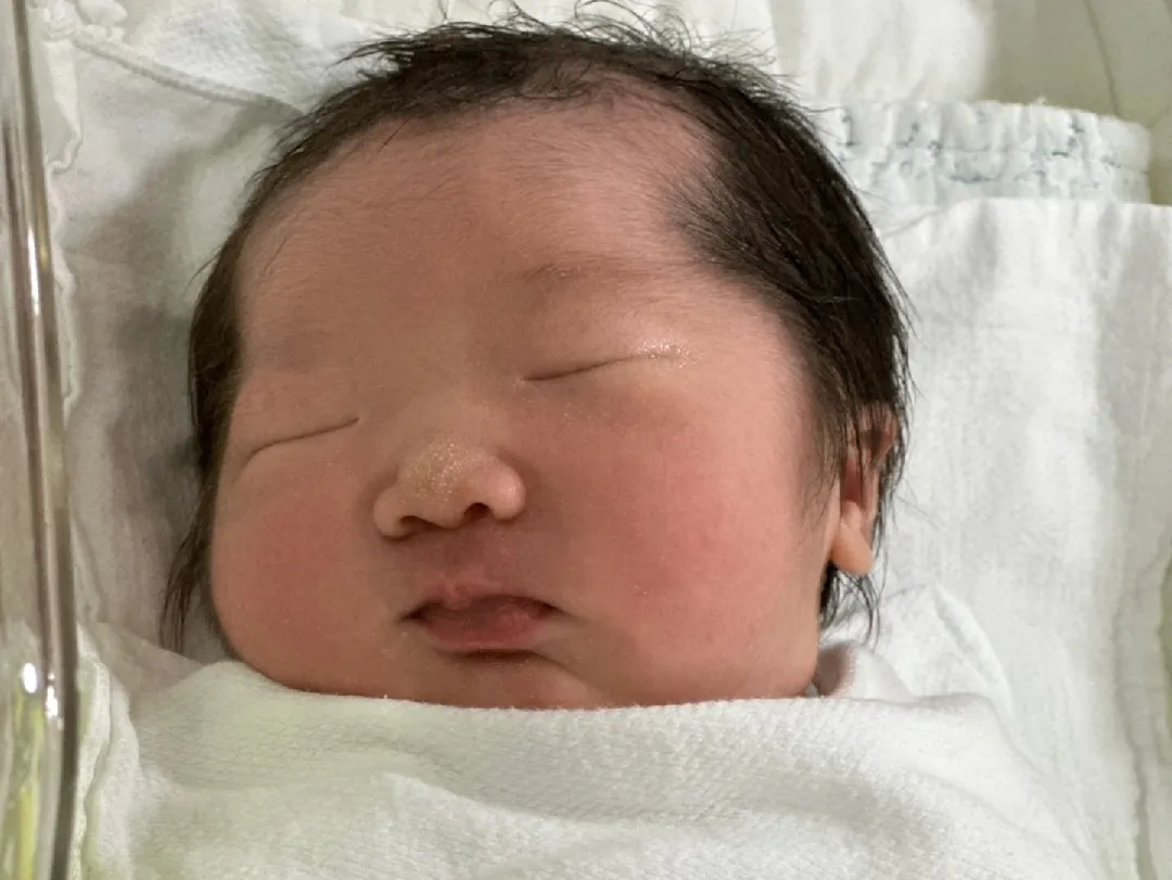 저도 출산후기를쓰네요 ㅎ 오늘 제왕으로 둘째 딸래미 봤어요 ㅎ