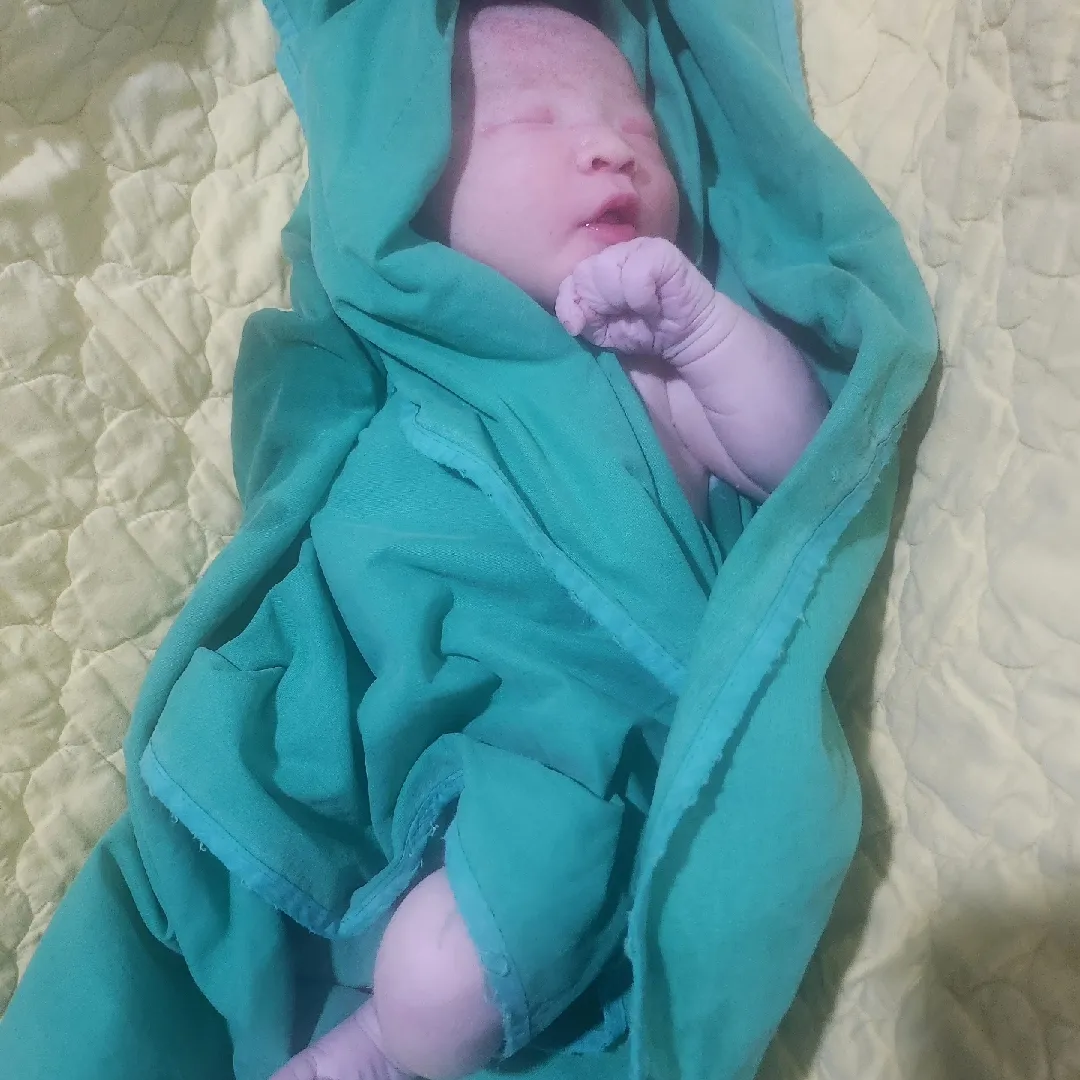 저 작은 눈코입과 쪼그라든 손❤️