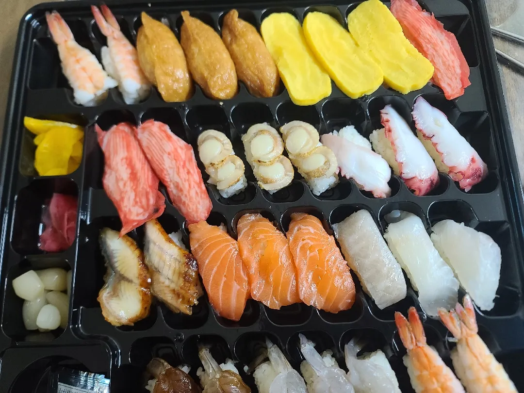 초밥 먹었어요 ㅎㅎㅎ