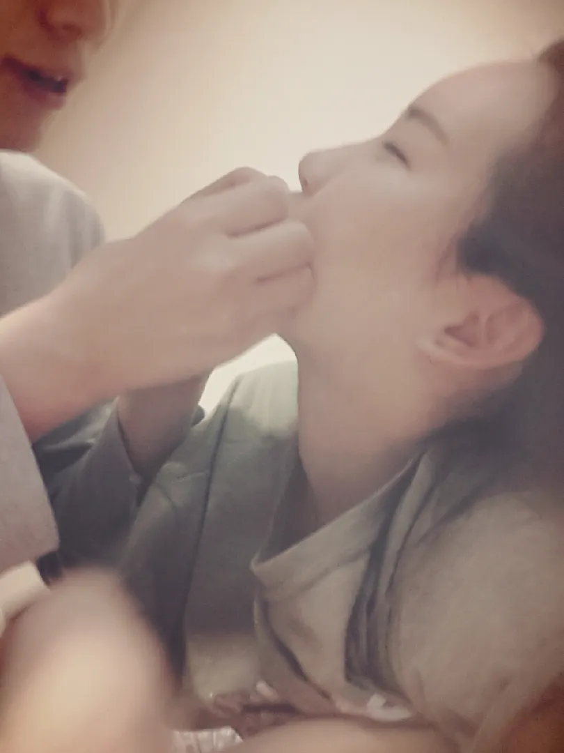 약먹여주는 우리남편 자랑해요ㅋㅋㅋㅋㅋ(쑤셔넣는중)