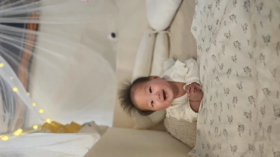 아직 사시 있는 아기 있나요?