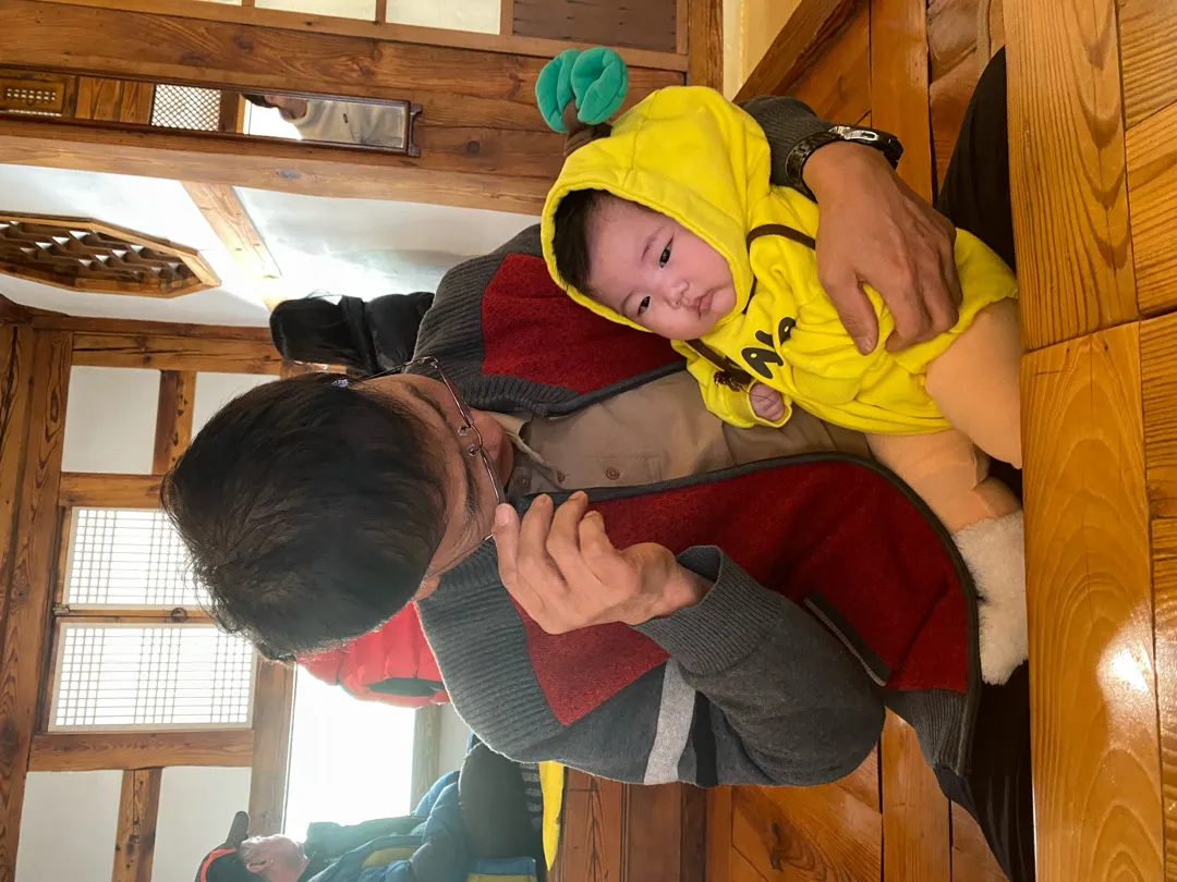 할부지랑 마실나온 바나나걸🍌