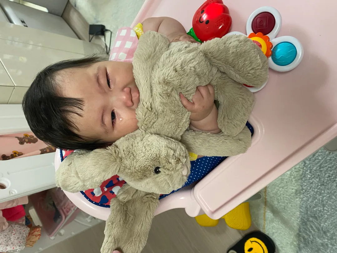 이제 자기꺼 뺏으면 울어요😭😭