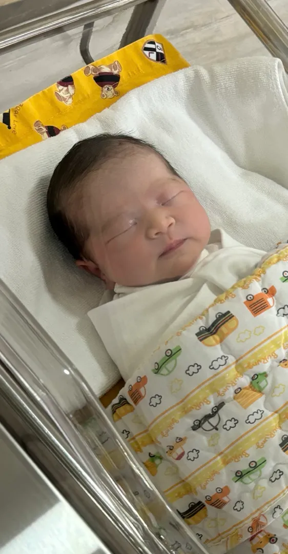 사랑스러운 딸이 태어났어요! (2.6kg)
