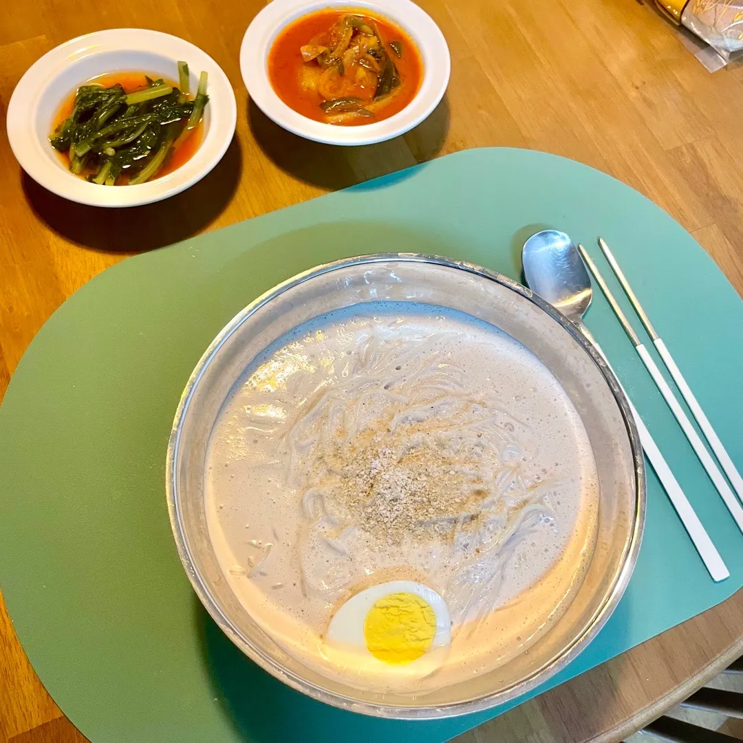 이 겨울에 콩국수가 너무 땡겨서 두유로 해먹었어요!!